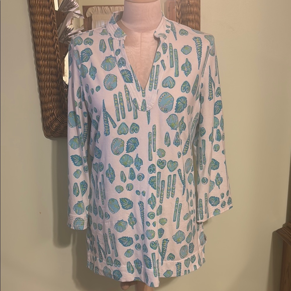 Lilly Pulitzer White and Blue Long Sleeve Tee with V-Neck